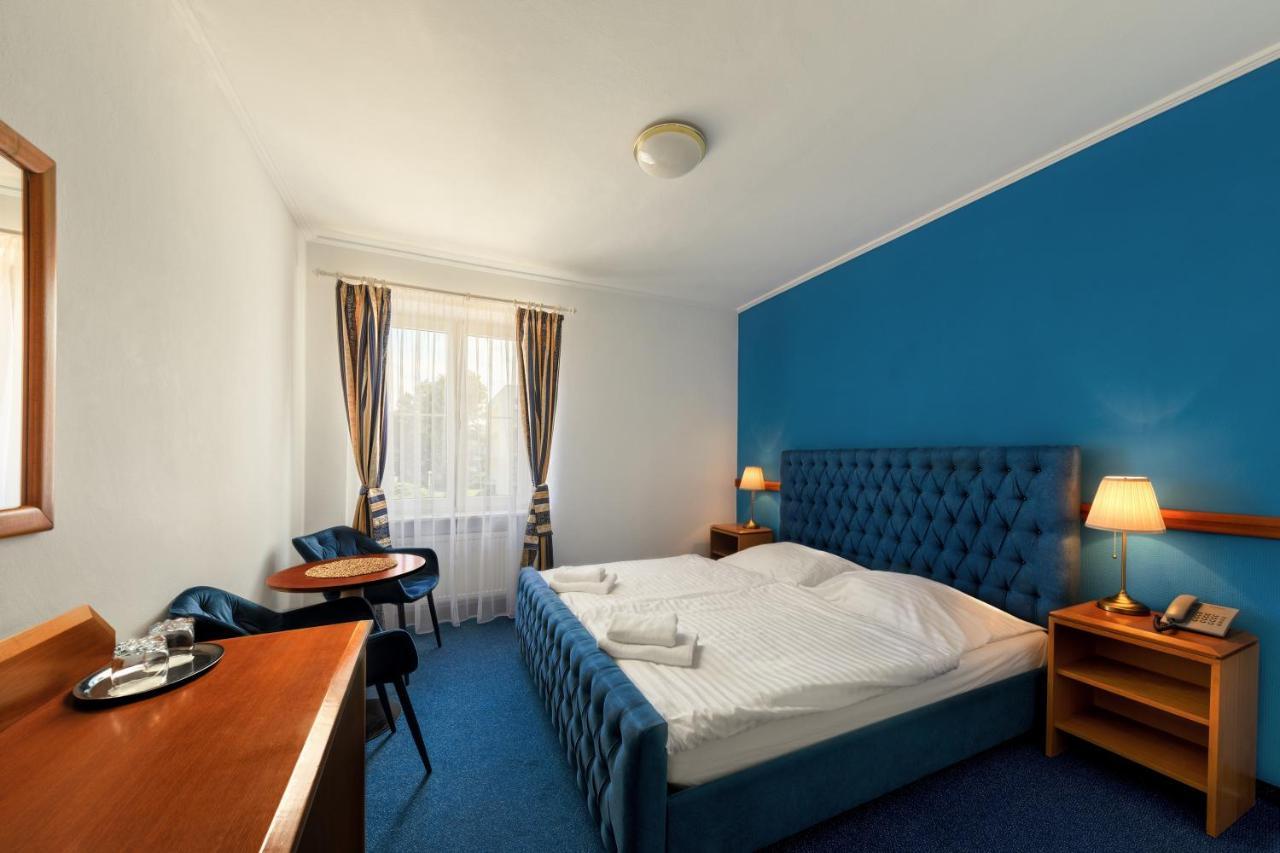 Prague Hotel Carl Inn restaurant&Free Parking Exterior foto