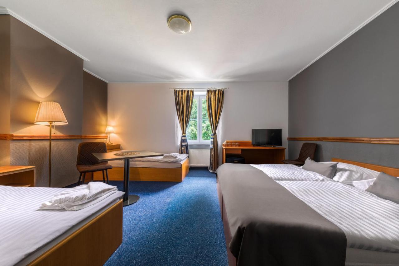 Prague Hotel Carl Inn restaurant&Free Parking Exterior foto