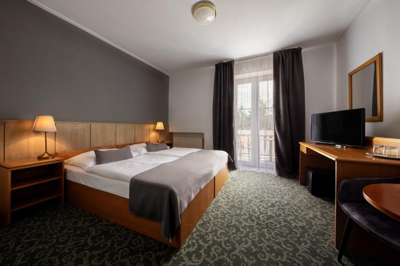 Prague Hotel Carl Inn restaurant&Free Parking Exterior foto